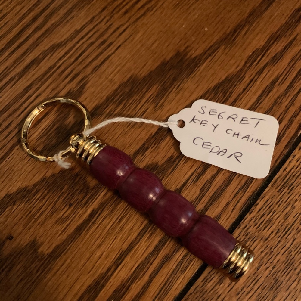 Key Chain w/secret compartment - Picture 2 of 3